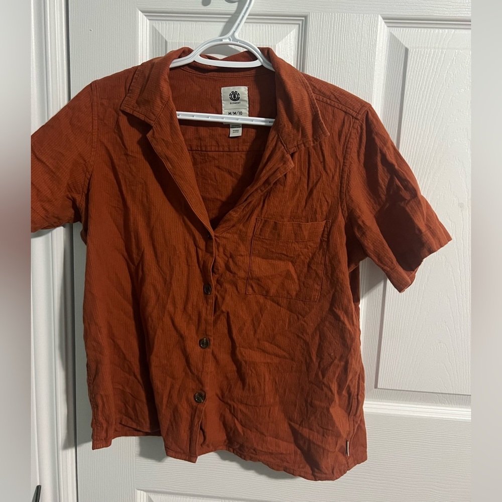 Semi collar button up shirt